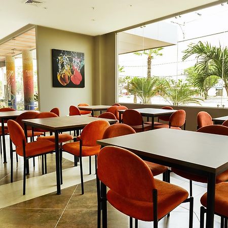 Np Hotel Y Suites Гуаякіль Екстер'єр фото