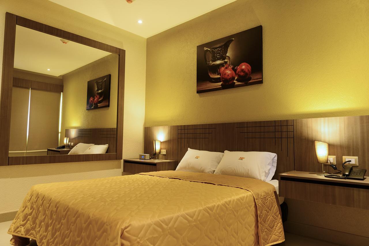 Np Hotel Y Suites Гуаякіль Екстер'єр фото