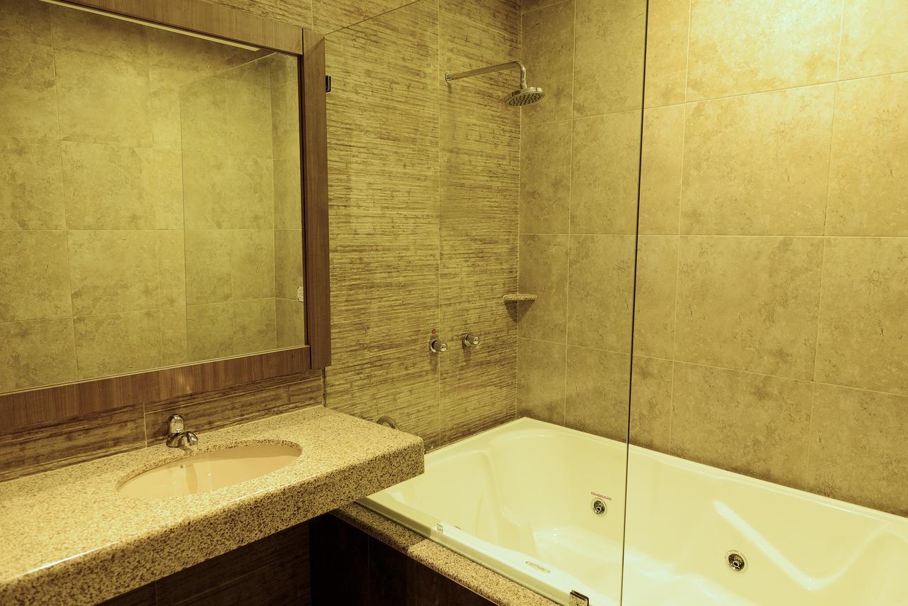 Np Hotel Y Suites Гуаякіль Екстер'єр фото